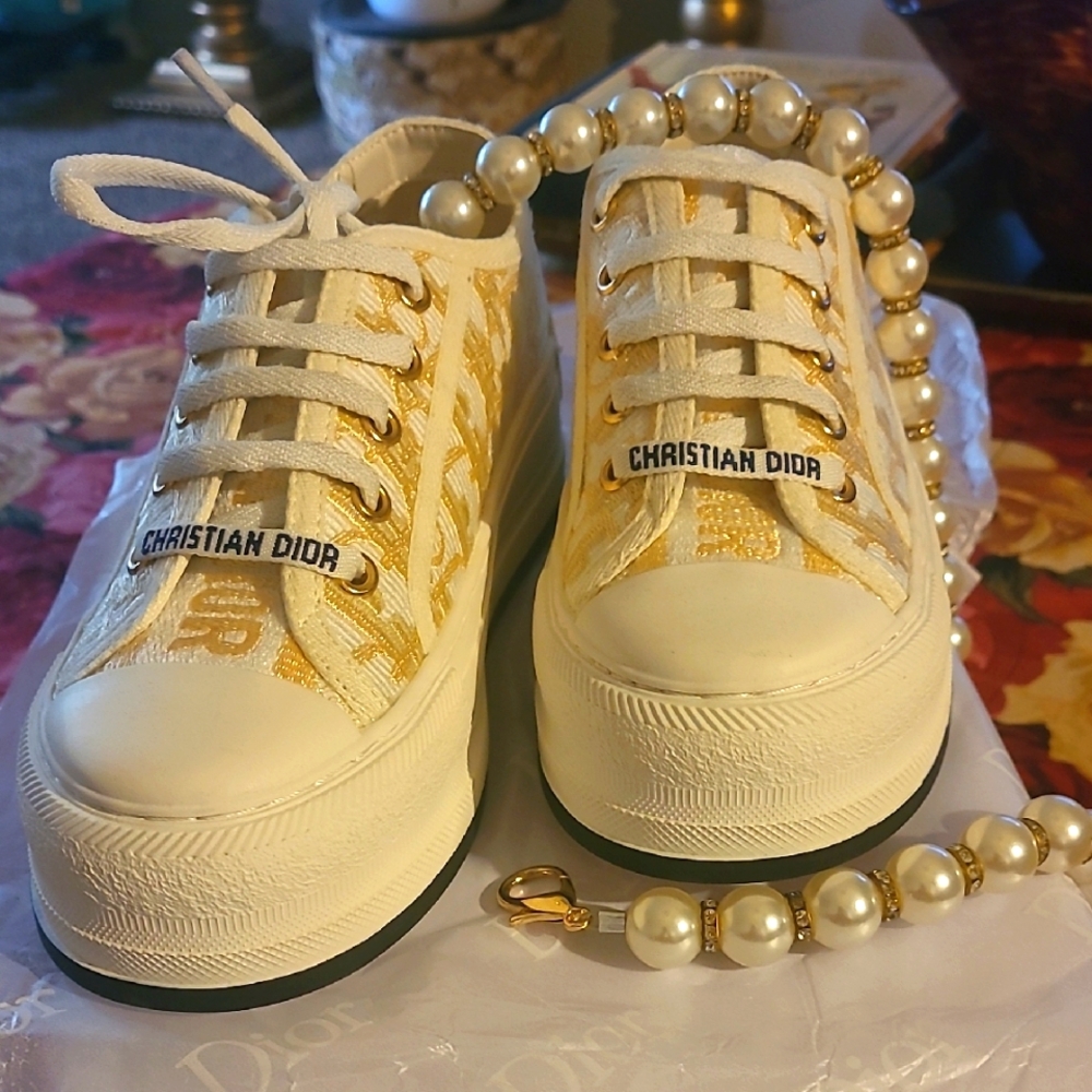 D I O R  Cream Sneakers Classic Design